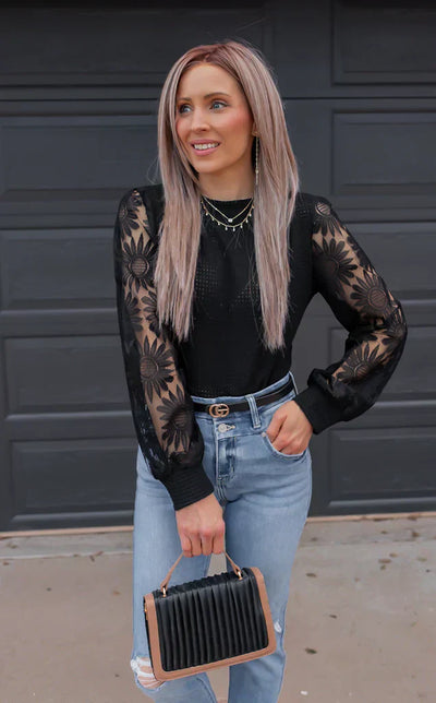 Spitzen-Top mit Strickmuster | Florale Ärmel | Elegante Leichtigkeit