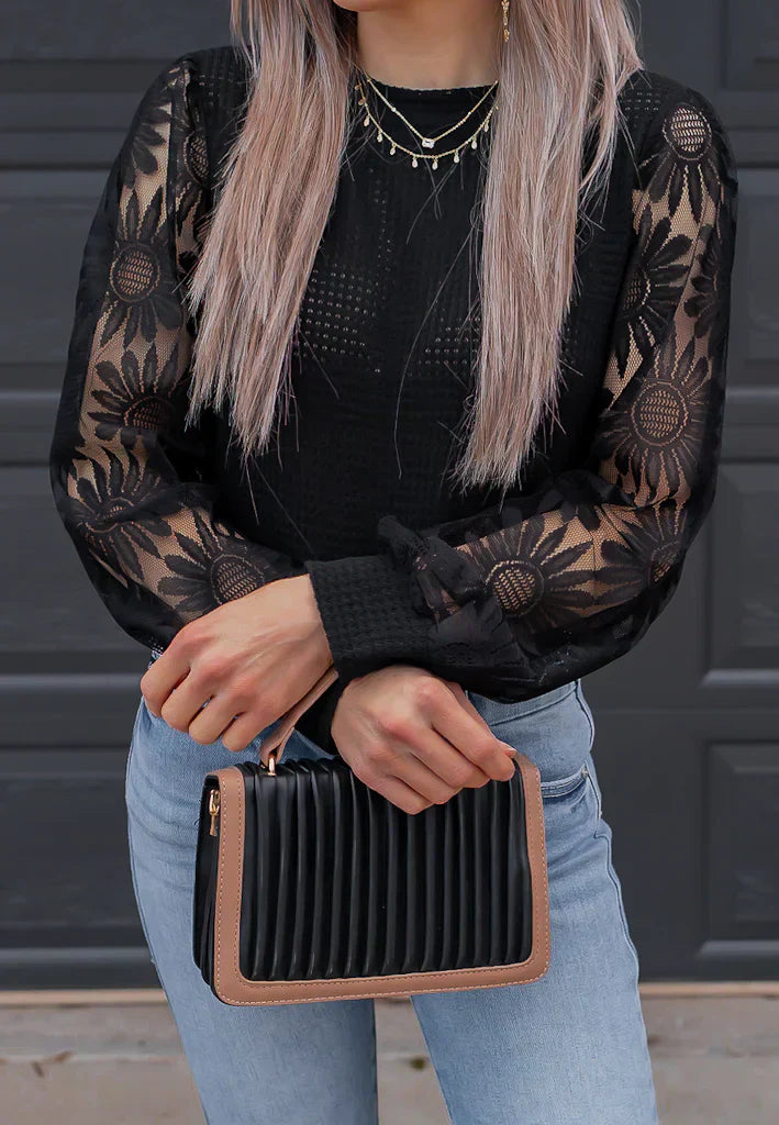 Spitzen-Top mit Strickmuster | Florale Ärmel | Elegante Leichtigkeit