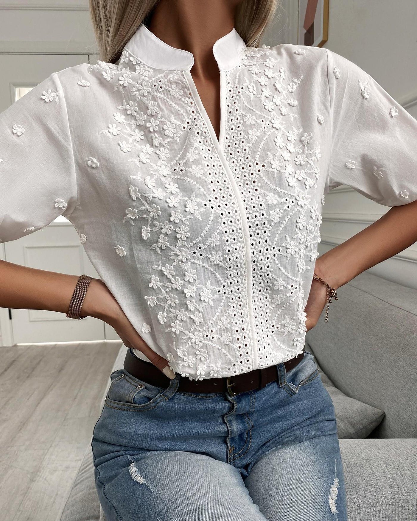 Angetrude® | Damen-Spitzenbluse mit hohem Ausschnitt und V-Ausschnitt