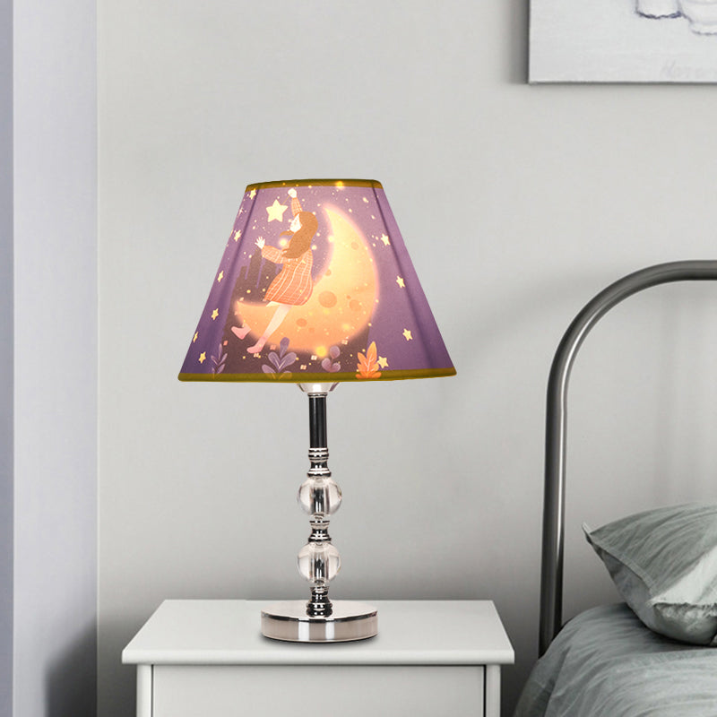 StarDreamer – Kinderwandlampe mit Mädchen- und Nachthimmel-Druck