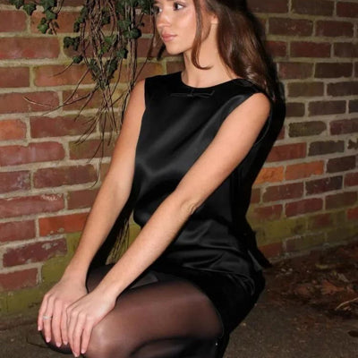 Minikleid mit Schleifendetail auf dem Rücken