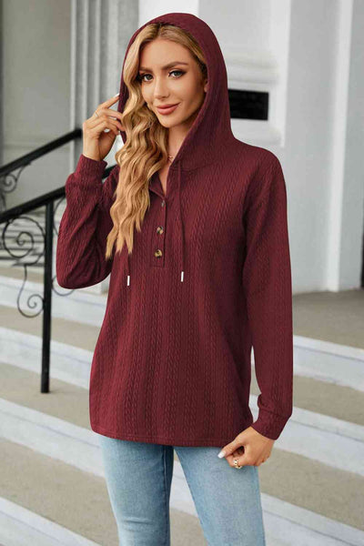 Kabelstrick-Kapuzenpullover mit Langärmeln für Damen