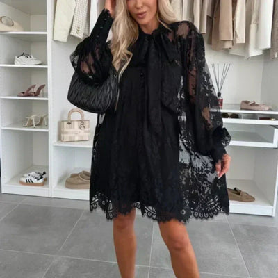 Spitzenkleid mit Schleife | Transparente Ärmel | Feminin und verspielt