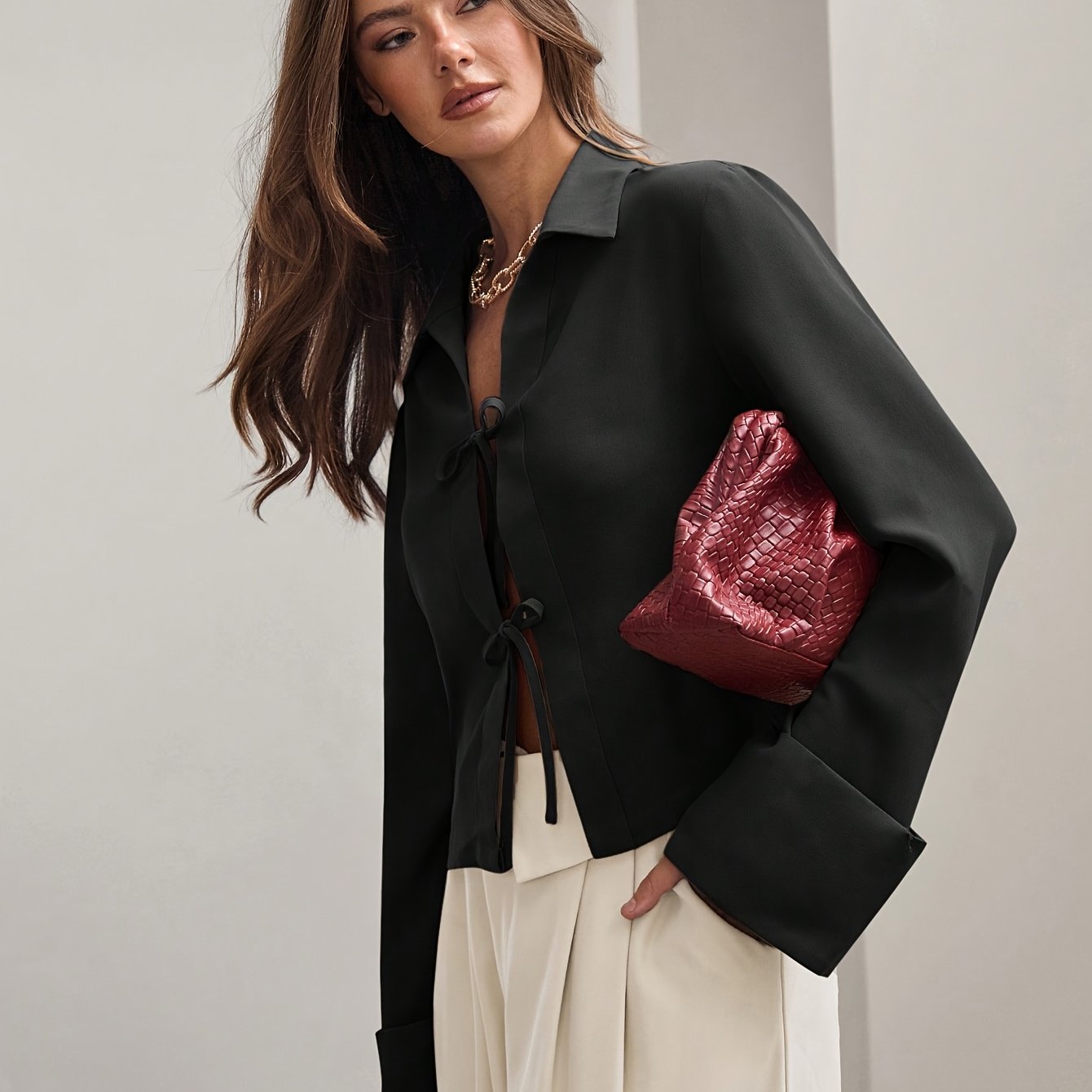 Bluse mit Schleifenverschluss | Umlegekragen | Elegant & Modern