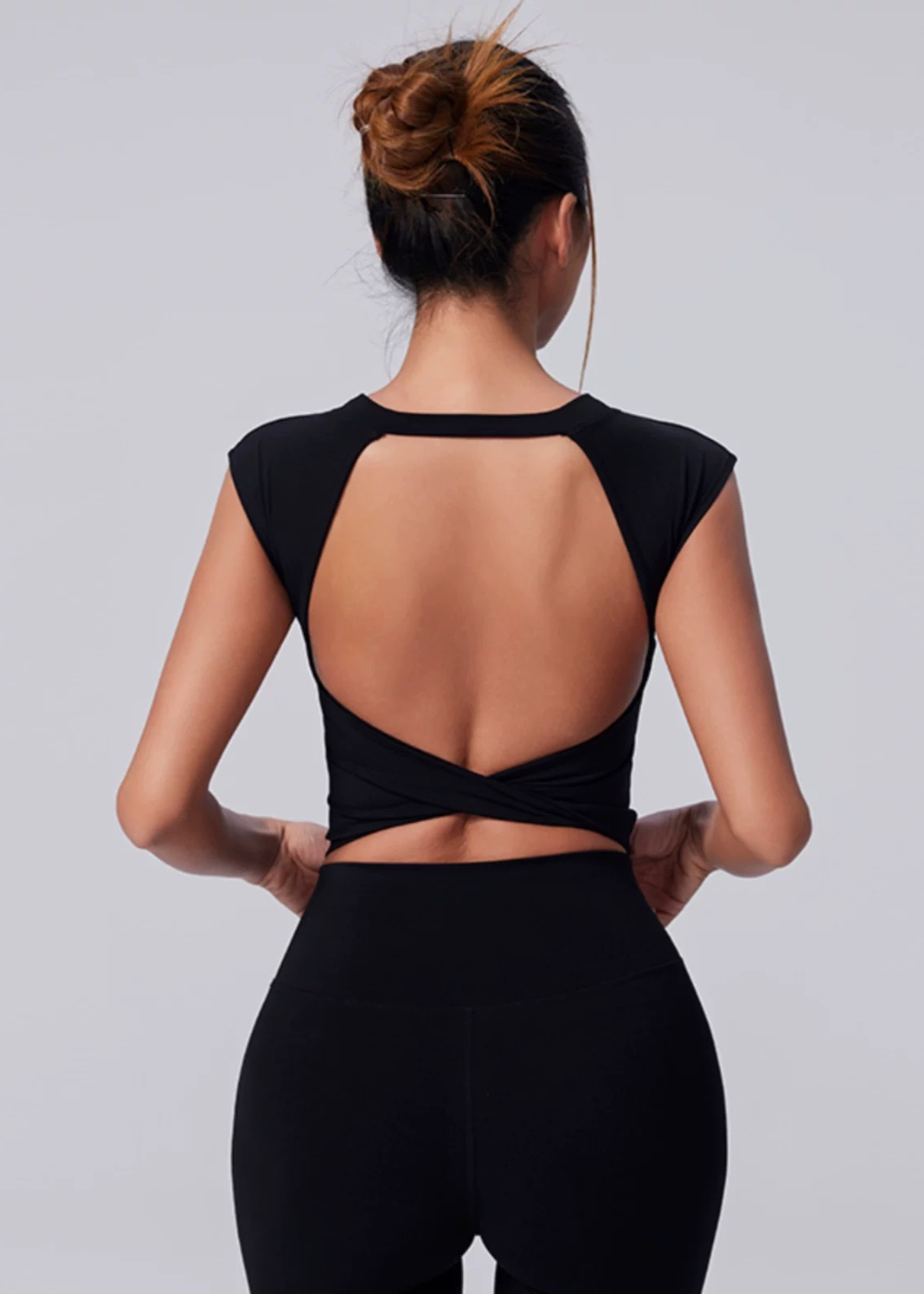 Knoten-T-Shirt – Integrierter BH