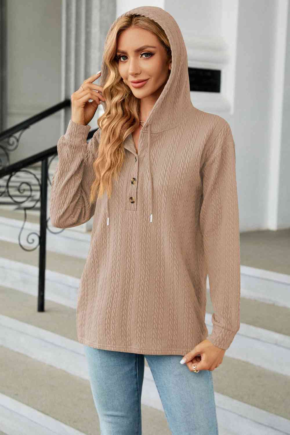 Kabelstrick-Kapuzenpullover mit Langärmeln für Damen