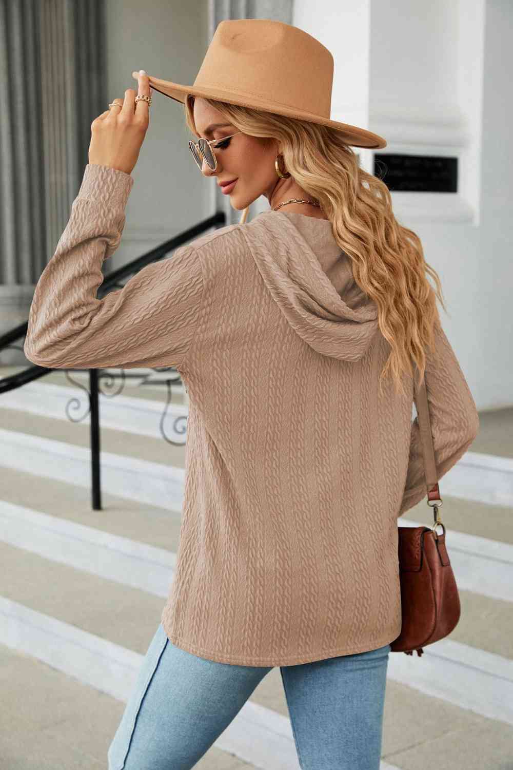 Kabelstrick-Kapuzenpullover mit Langärmeln für Damen