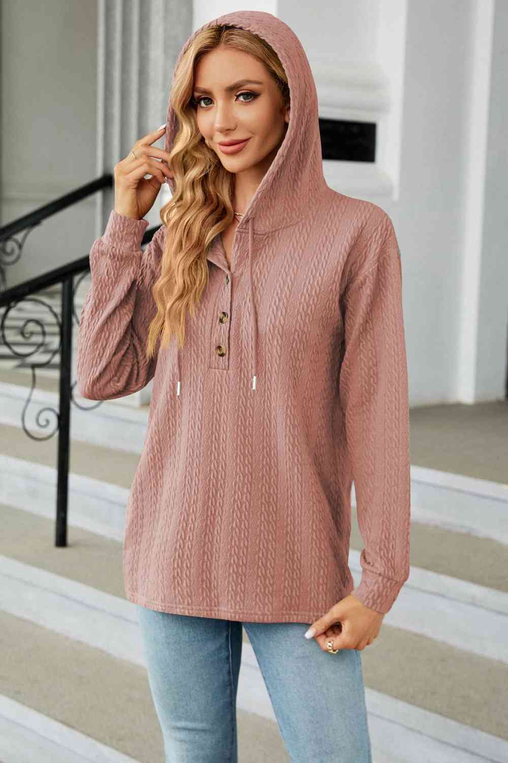 Kabelstrick-Kapuzenpullover mit Langärmeln für Damen