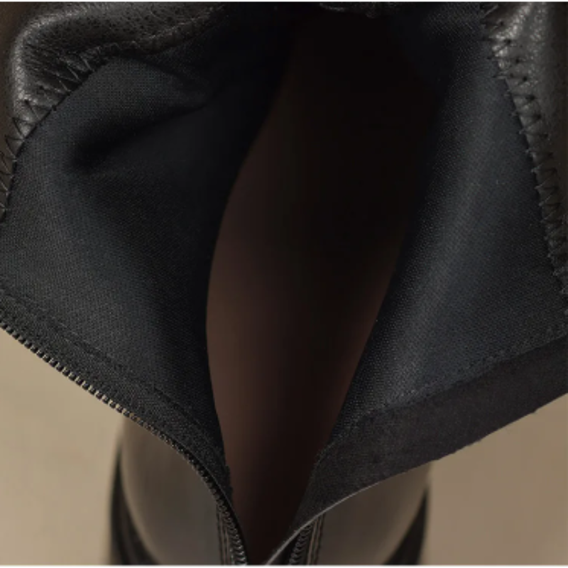 Quadratische Damenstiefelette mit Blockabsatz