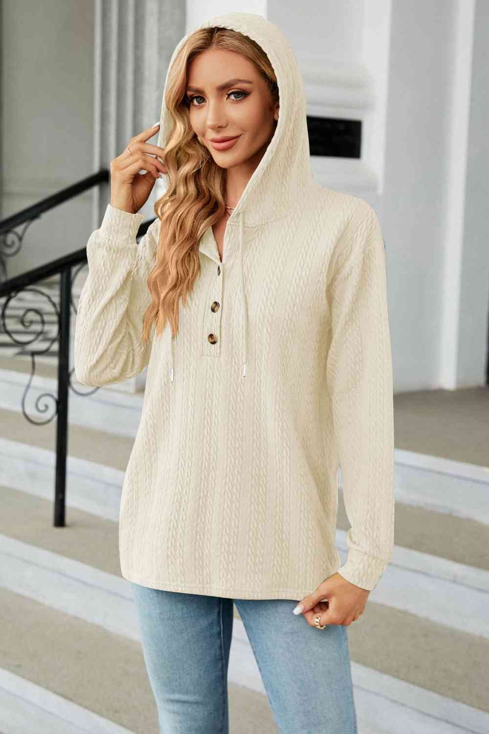 Kabelstrick-Kapuzenpullover mit Langärmeln für Damen