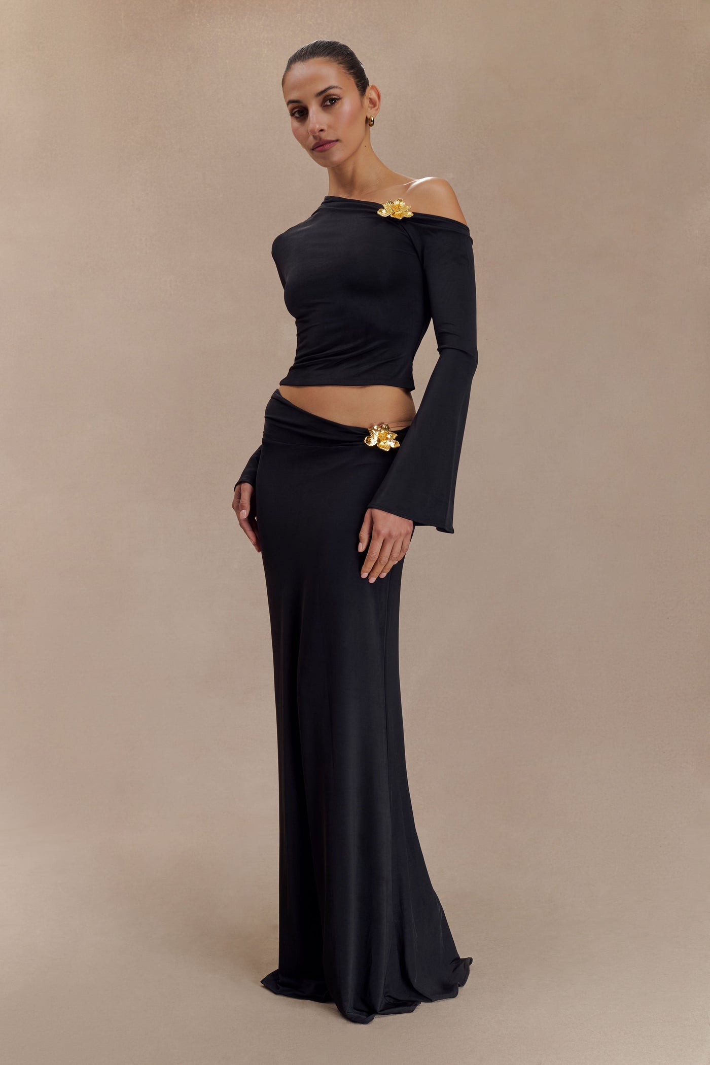 Wilma | Set aus langem Rock mit hoher Taille und Top mit langen Ärmeln und Ausschnitt