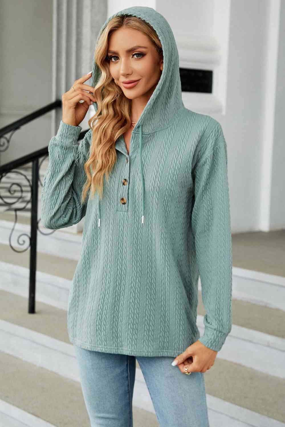 Kabelstrick-Kapuzenpullover mit Langärmeln für Damen