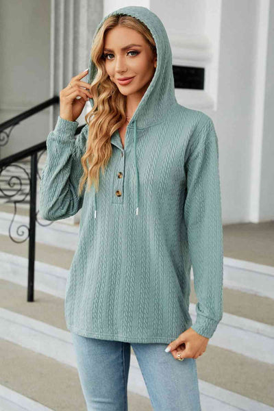 Kabelstrick-Kapuzenpullover mit Langärmeln für Damen