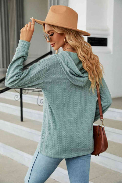 Kabelstrick-Kapuzenpullover mit Langärmeln für Damen