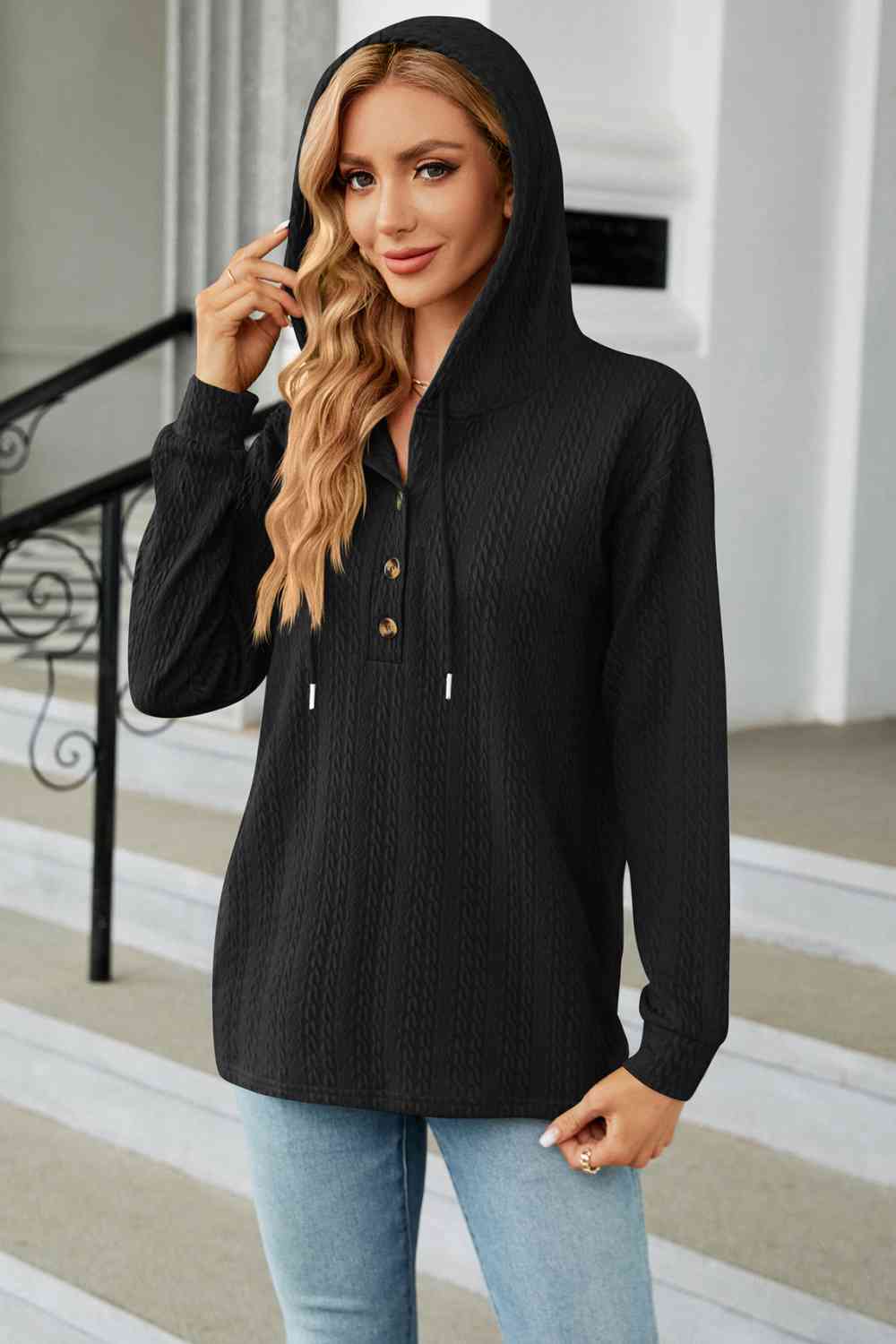 Kabelstrick-Kapuzenpullover mit Langärmeln für Damen