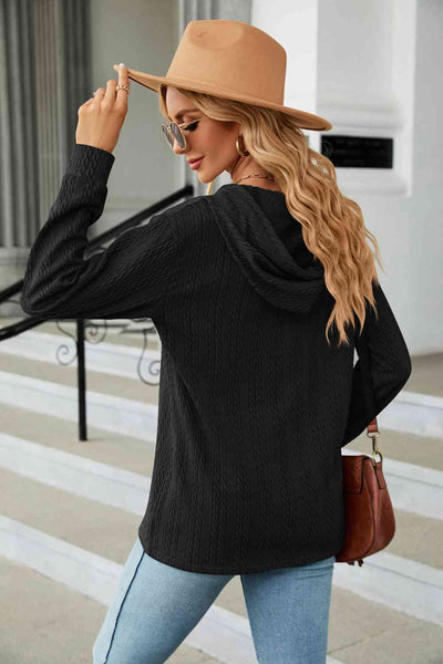 Kabelstrick-Kapuzenpullover mit Langärmeln für Damen