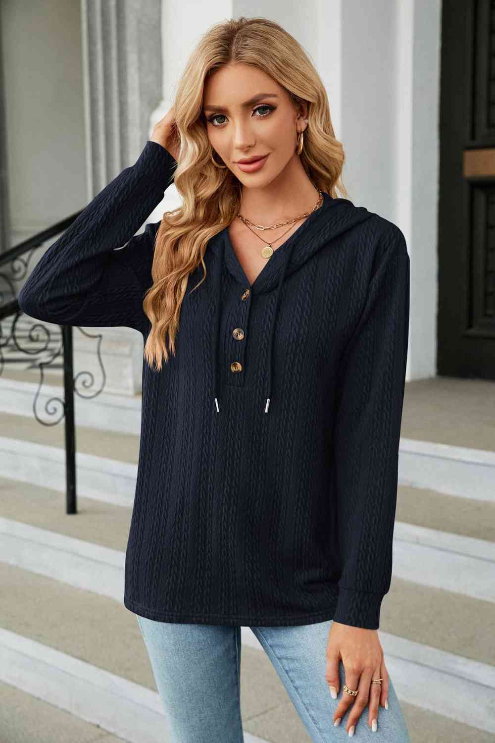 Kabelstrick-Kapuzenpullover mit Langärmeln für Damen