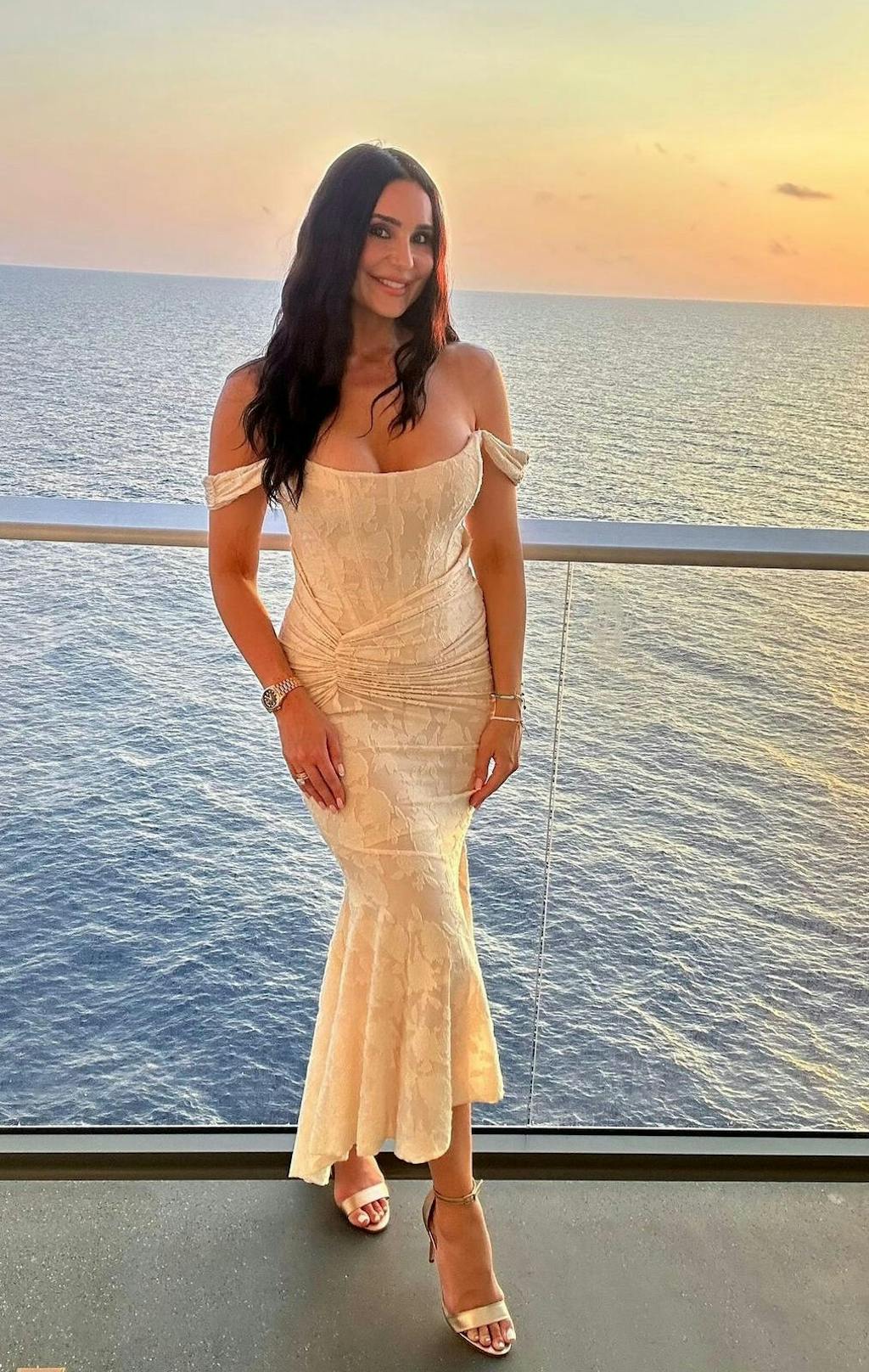 Spitzen-Maxikleid mit Drapierung | Romantischer Look | Feminine Eleganz