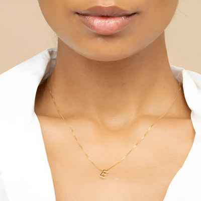 Lara - Goldener Buchstaben-Anhänger