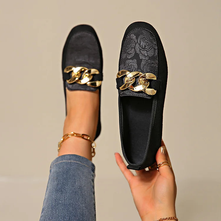 Brzyna - Elegante Loafers mit dekorativem Kettendetail