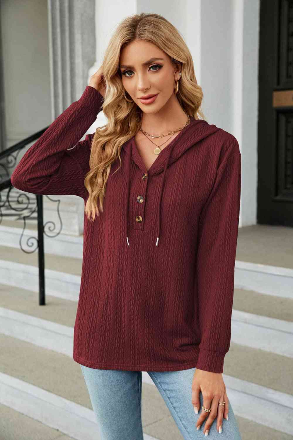Kabelstrick-Kapuzenpullover mit Langärmeln für Damen
