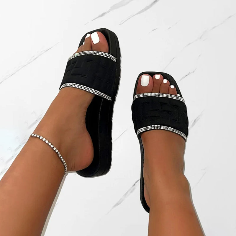 Pantolette für Damen - Trendige Badeschuhe für den Sommer 2024