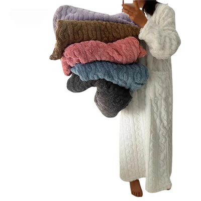 Lounge-Kleid aus Kabelstrick für Damen