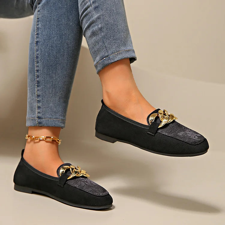 Brzyna - Elegante Loafers mit dekorativem Kettendetail