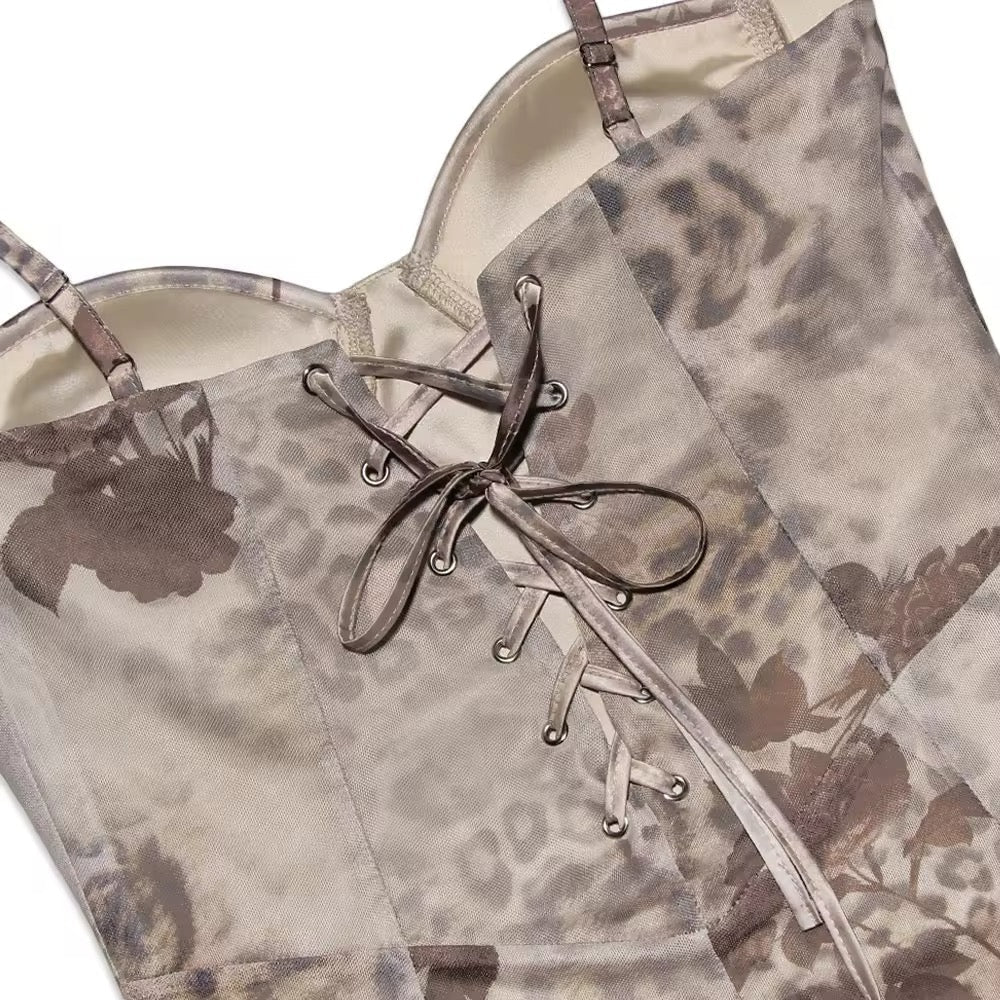 Vayla – Figurbetontes Kleid mit Strukturdruck