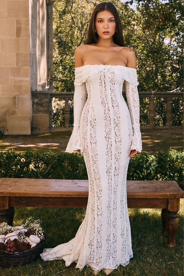 Viraya – Schulterfreies Maxikleid aus Häkelspitze