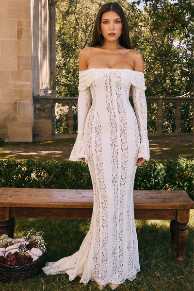 Viraya – Schulterfreies Maxikleid aus Häkelspitze
