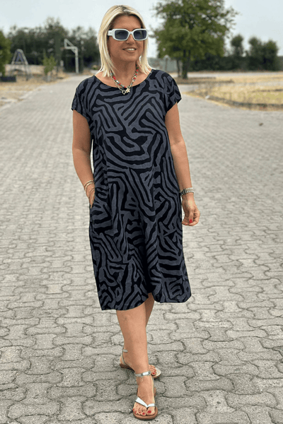 Luftiges Sommerkleid | Gerader Schnitt | Dezentes Muster