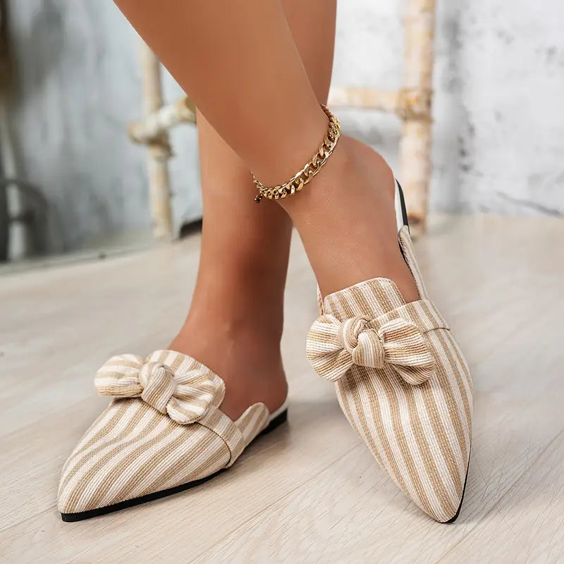 Mules mit Schleife | Spitz zulaufend | Feines Streifenmuster