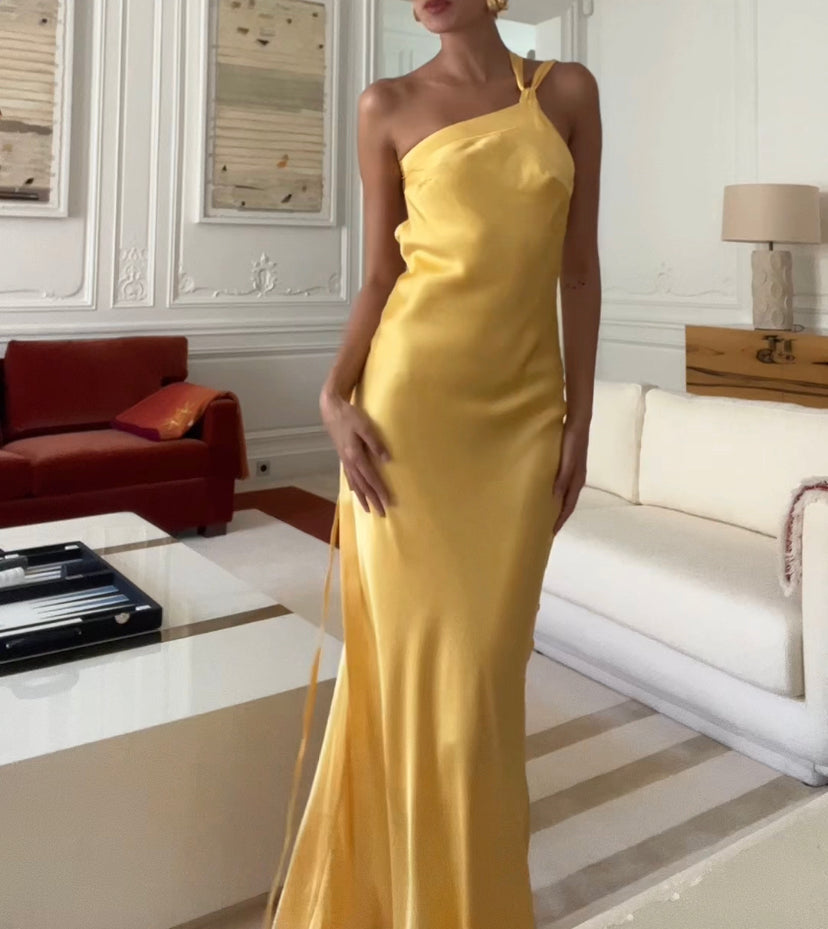 Xynara ™ | Elegantes schulterfreies Kleid mit Schnürung