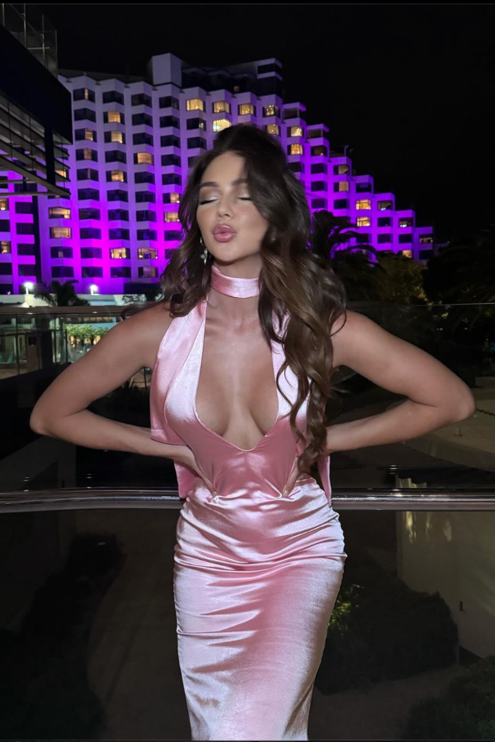 Faelira ™ | Maxikleid aus Satin mit Schluppenkragen