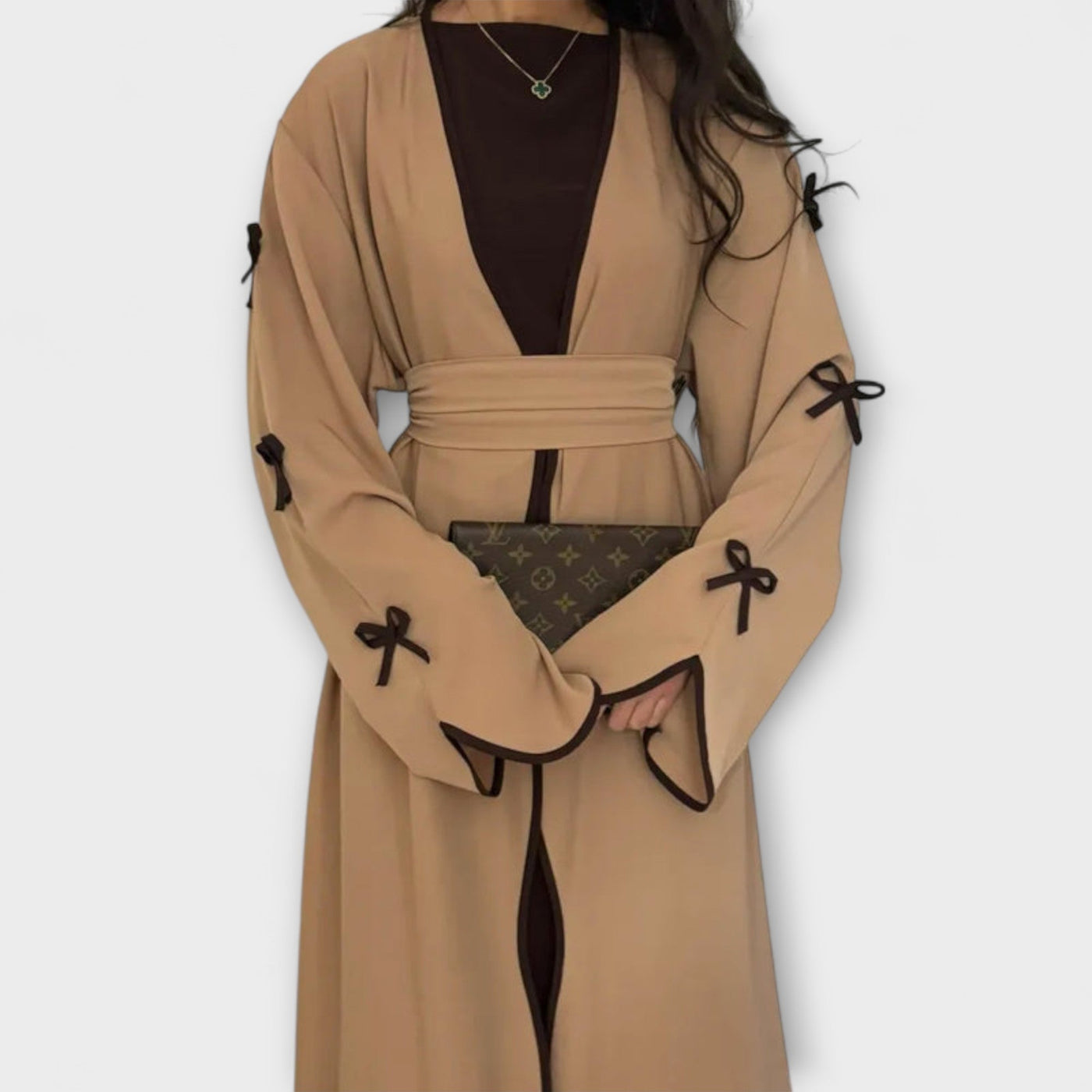 Jasmin - Elegantes Set aus Cardigan und Kleid mit Schleifenakzent