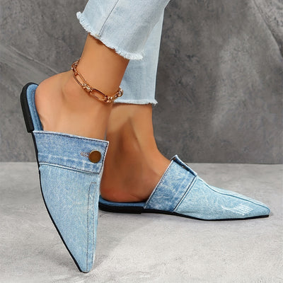 Mules im Denim-Look | Spitz zulaufend | Metallknopf-Detail