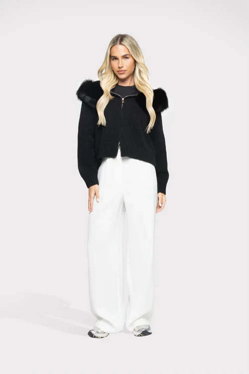 Strickjacke mit Kapuze & Kunstpelz | Kuscheliger Chic | Stilvoll gewärmt