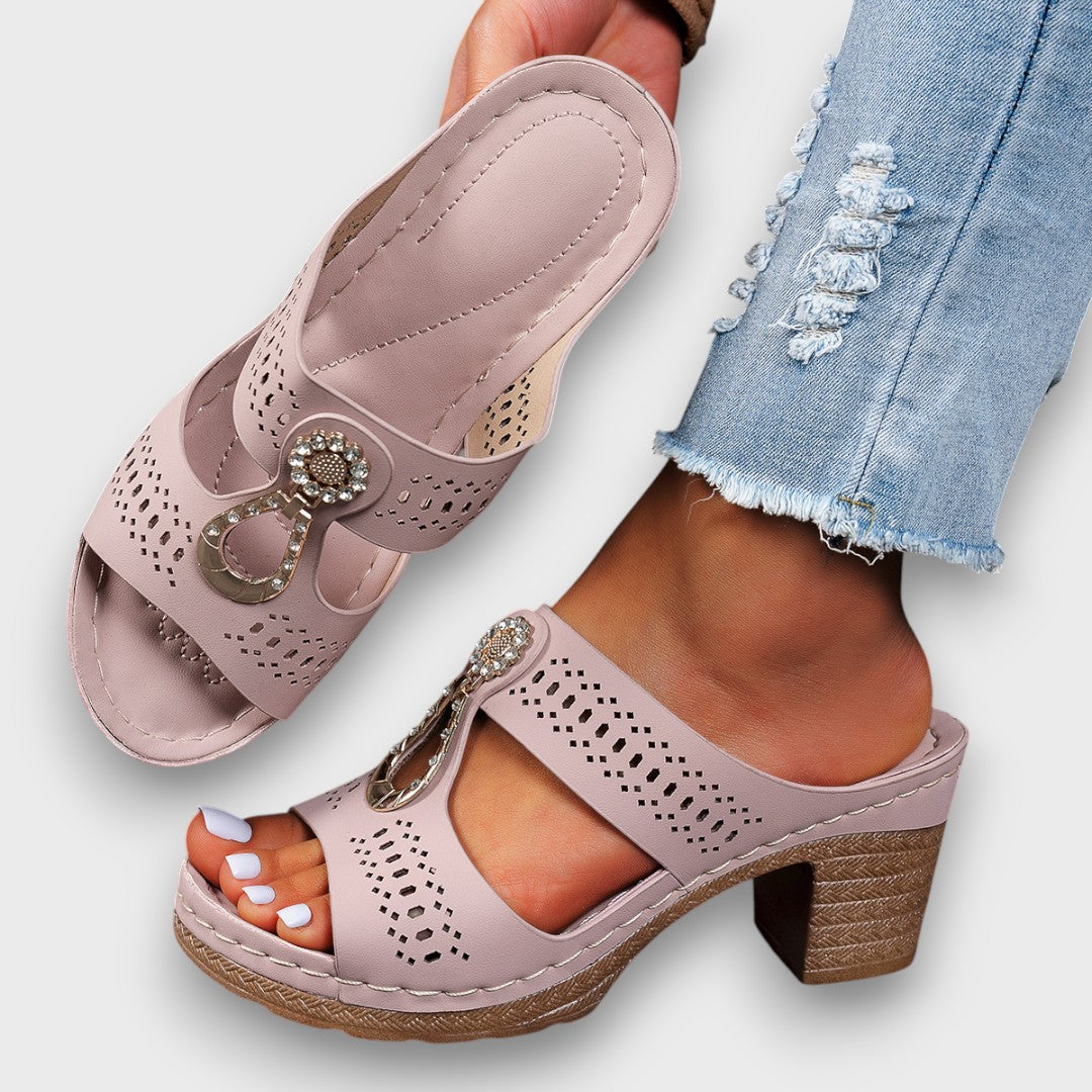 Elvanna – Elegante Sommerschuhe mit Schmuckdetail