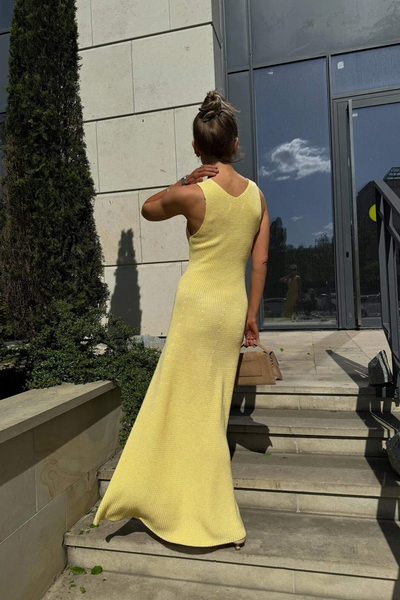 Anna – Gelbes Strickkleid