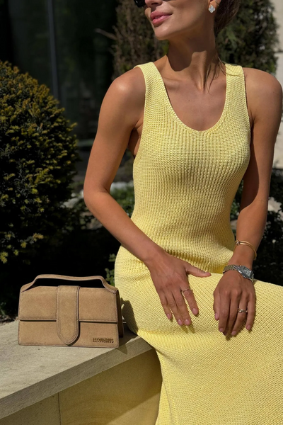 Anna – Gelbes Strickkleid