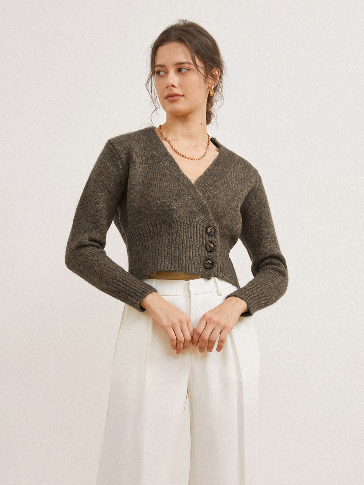 Strickcardigan mit V-Ausschnitt | Asymmetrische Knopfleiste | Cropped-Länge