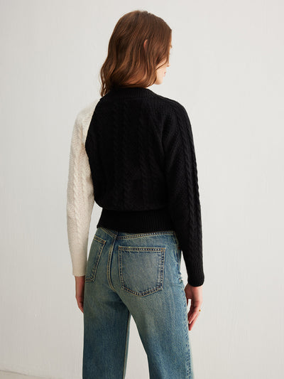 Moderne Damen Wickel-Cardigan aus Strick | Zopfmuster & Zweifarbiger Look