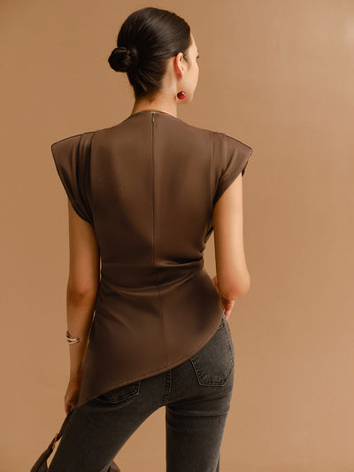Ärmelloses Drapé-Top | Asymmetrischer Saum | Taillierter Schnitt