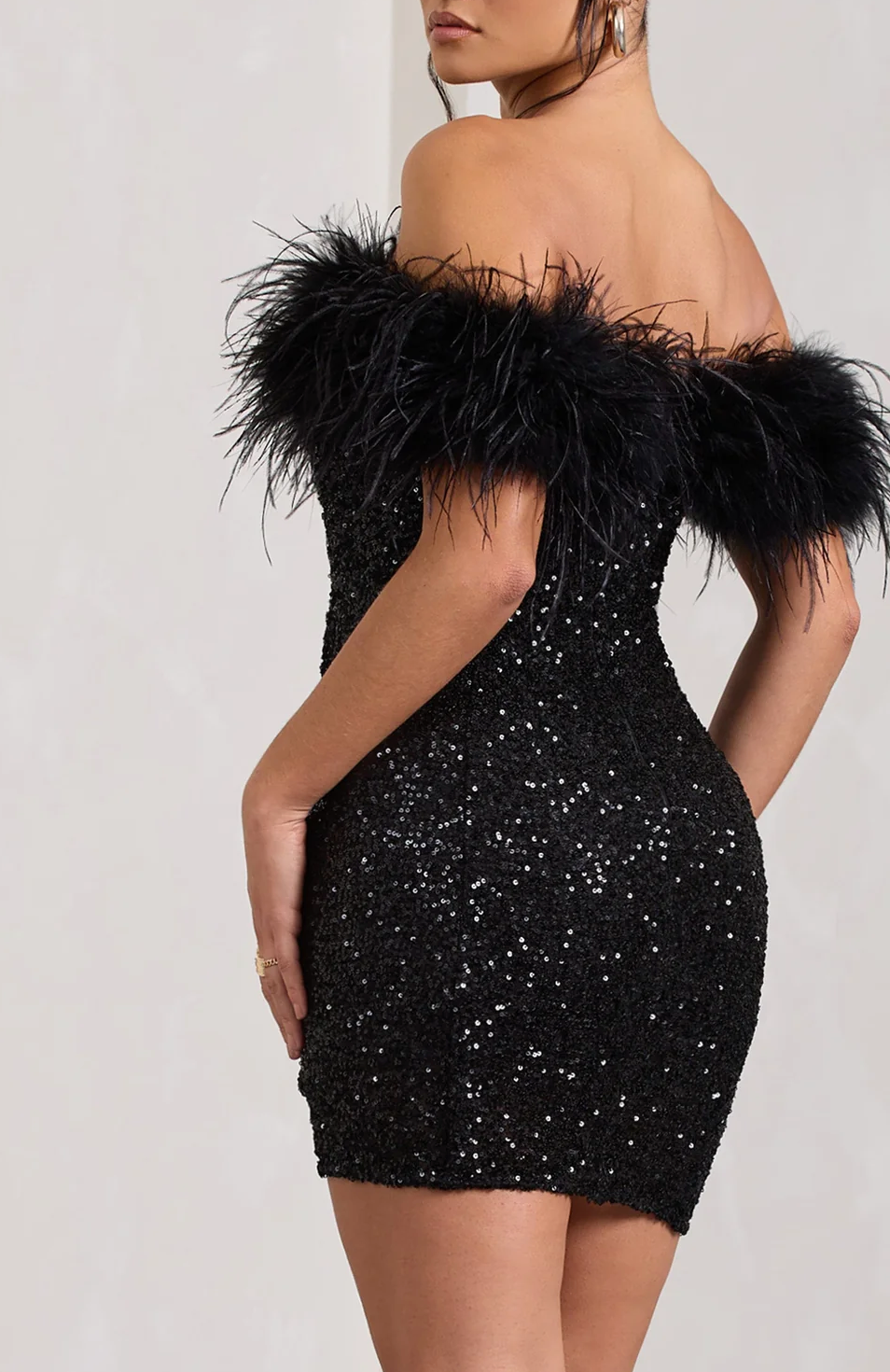 Velyndra™ | Schulterfreies Minikleid mit schimmerndem Pelz