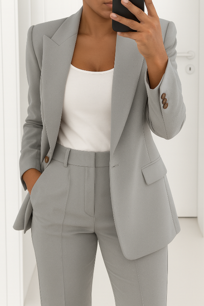 Eleganter Damenanzug für formelle Anlässe – Maßgeschneiderter Blazer mit mittelhoher Hose