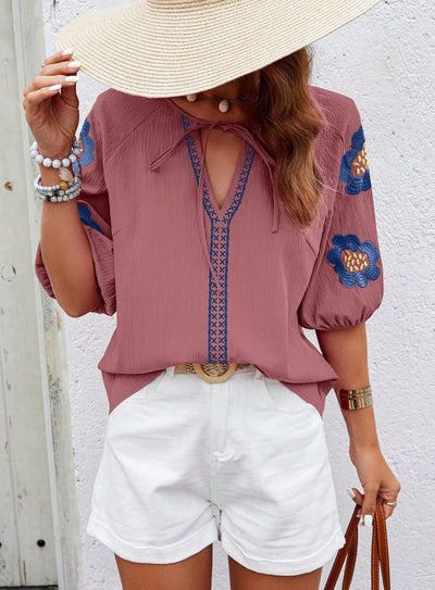 Bluse mit Blumenstickerei | V-Ausschnitt | Sommerlich & Feminin