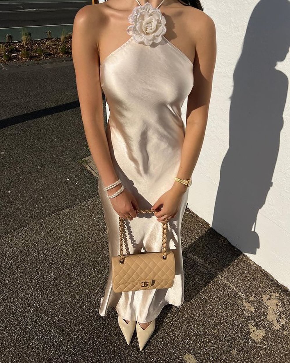 Faelith ™ | Rückenfreies Maxikleid aus Satin mit Neckholder