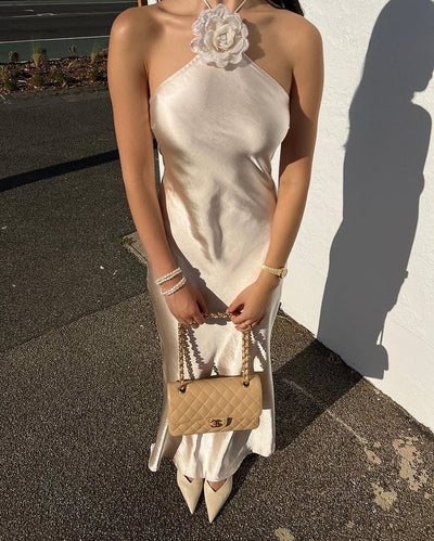 Faelith ™ | Rückenfreies Maxikleid aus Satin mit Neckholder