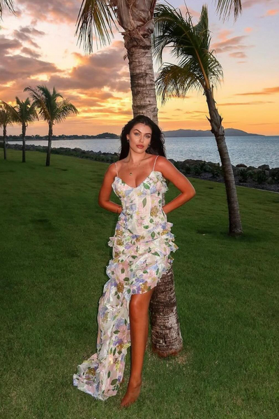 Arlina ™ | Weißes Rüschenkleid mit Blattmuster